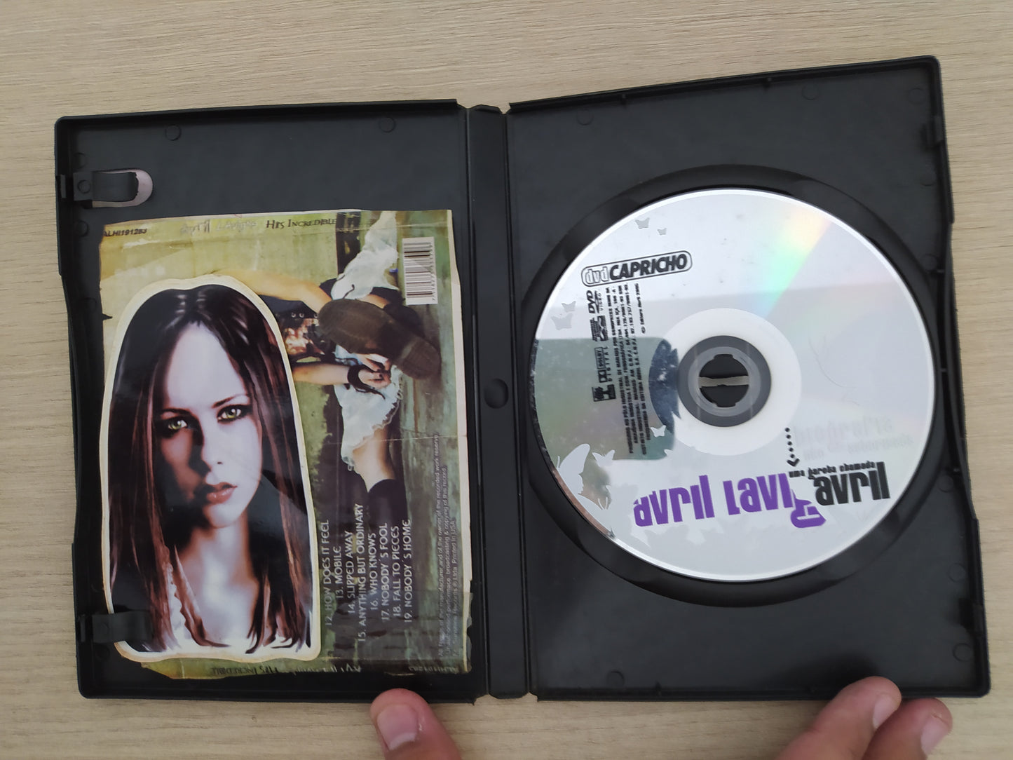 Dvd Avril Lavigne Uma Biografia Não Autorizada